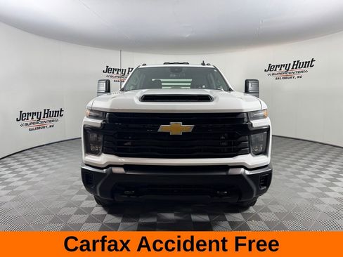 Used 2025 Chevrolet Silverado 3500 W/T AWD/4WD image 3
