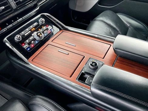 Used 2018 Lincoln Navigator Reserve w/ Technology Package image 17