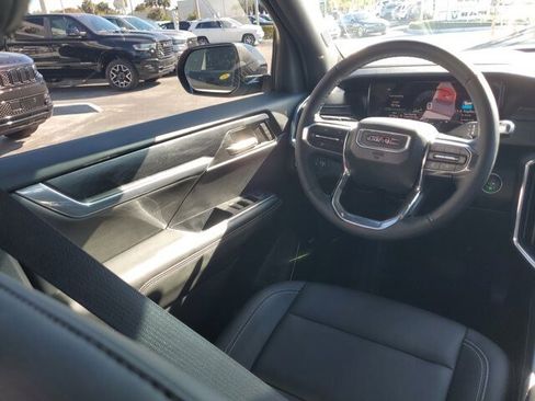 Used 2024 GMC Acadia Elevation image 16