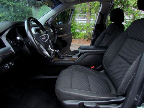 Used 2019 GMC Acadia SLE FWD image 17