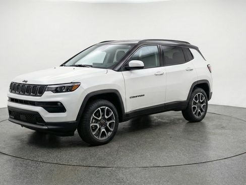 Used 2025 Jeep Compass Trailhawk AWD/4WD image 3