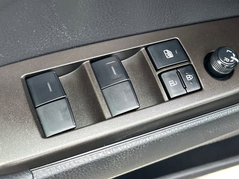 Used 2023 Toyota Camry SE image 12