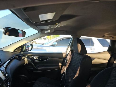 Used 2017 Nissan Rogue Sport SV w/ SV Premium Package image 14