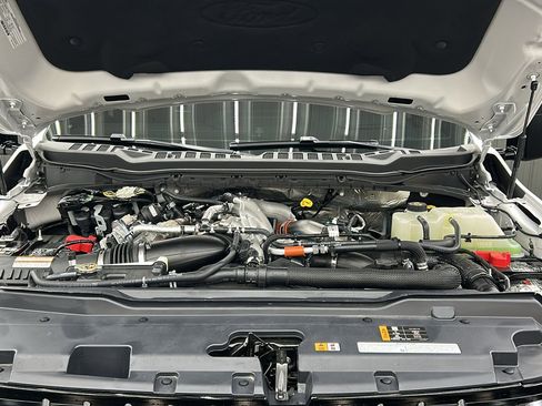 Used 2025 Ford F450 Platinum w/ FX4 Off-Road Package image 21