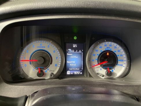 Used 2015 Toyota Sienna L image 18