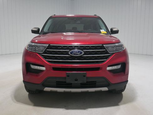 Used 2020 Ford Explorer XLT w/ Equipment Group 202A image 2