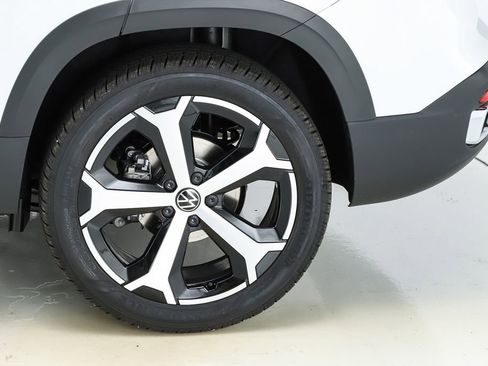 New 2025 Volkswagen Taos SEL image 45