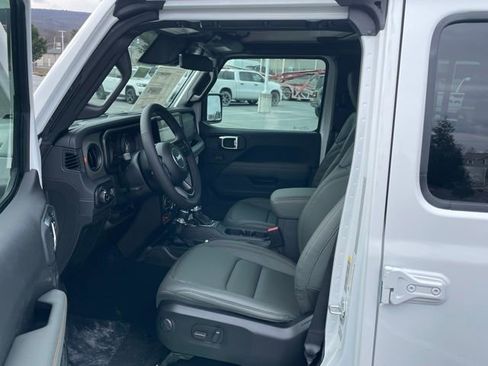 New 2026 Jeep Gladiator Mojave AWD/4WD image 14