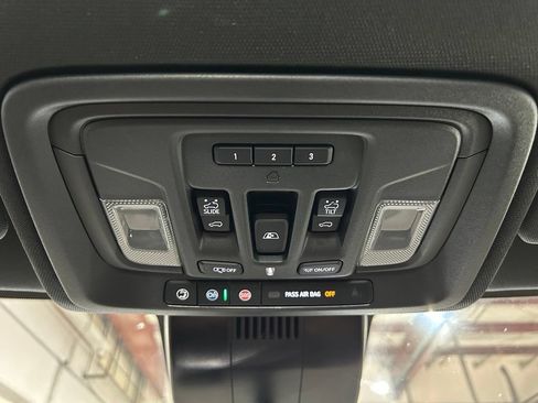 Used 2025 Chevrolet Silverado 2500 ZR2 w/ Technology Package AWD/4WD image 36