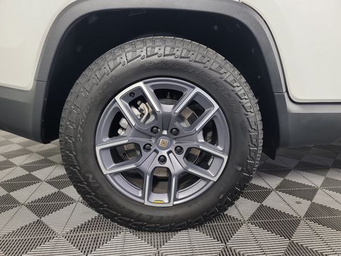 Used 2024 Rivian R1T Adventure AWD/4WD image 12