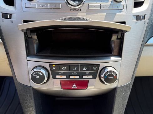 Used 2011 Subaru Outback 2.5i Premium AWD/4WD image 22