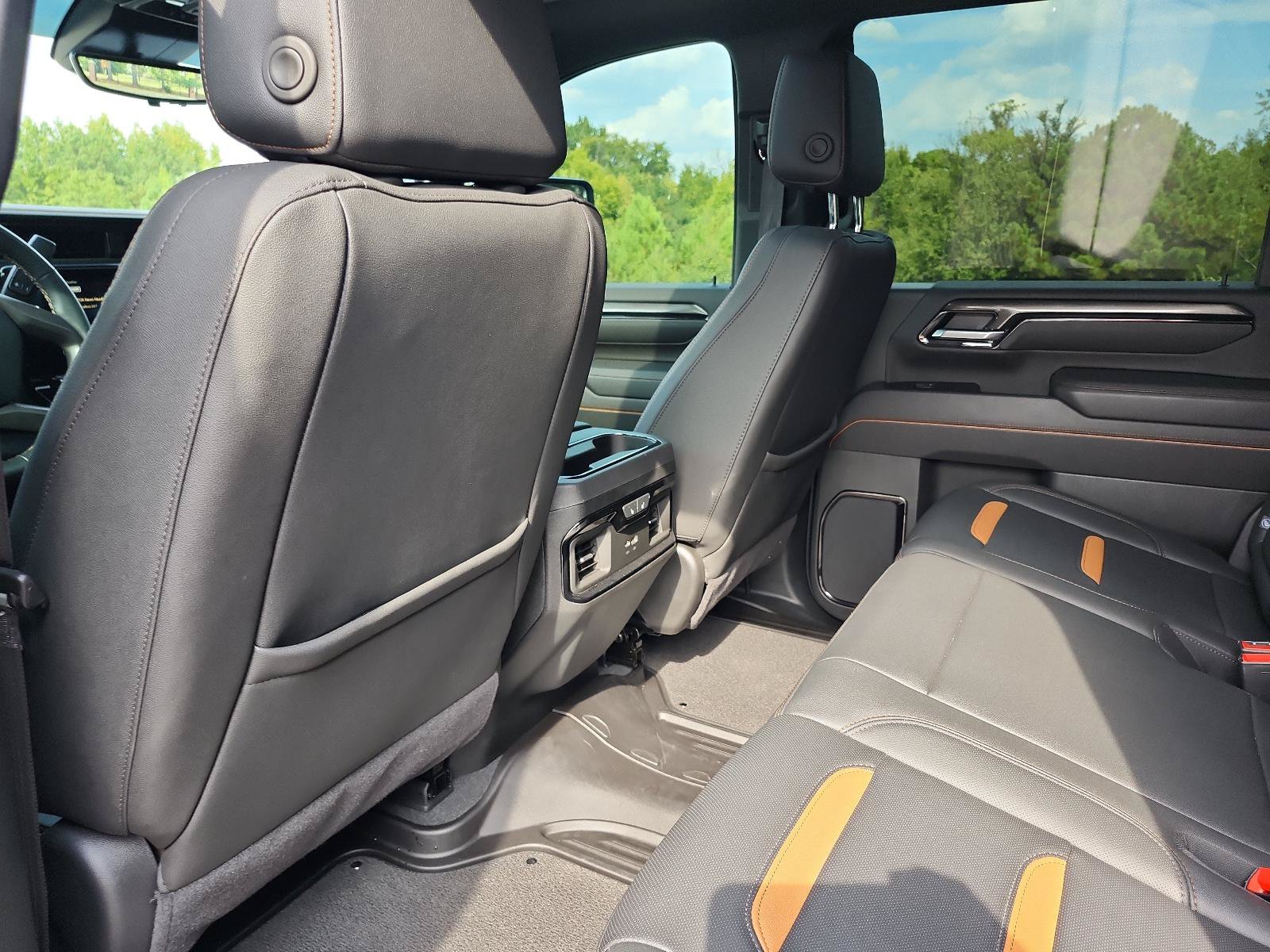 Used 2025 GMC Sierra 2500 AT4 w/ AT4 Premium Plus Package AWD/4WD image 17