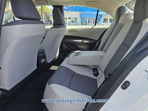 Used 2025 Toyota Corolla LE image 11