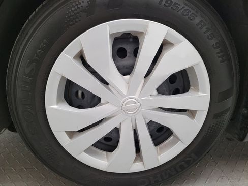 Used 2024 Nissan Versa S w/ Trunk Package image 31