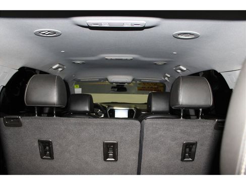 Used 2023 GMC Acadia SLT image 21