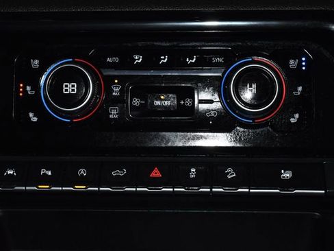 Used 2022 GMC Sierra 1500 AT4 w/ AT4 Premium Package image 19