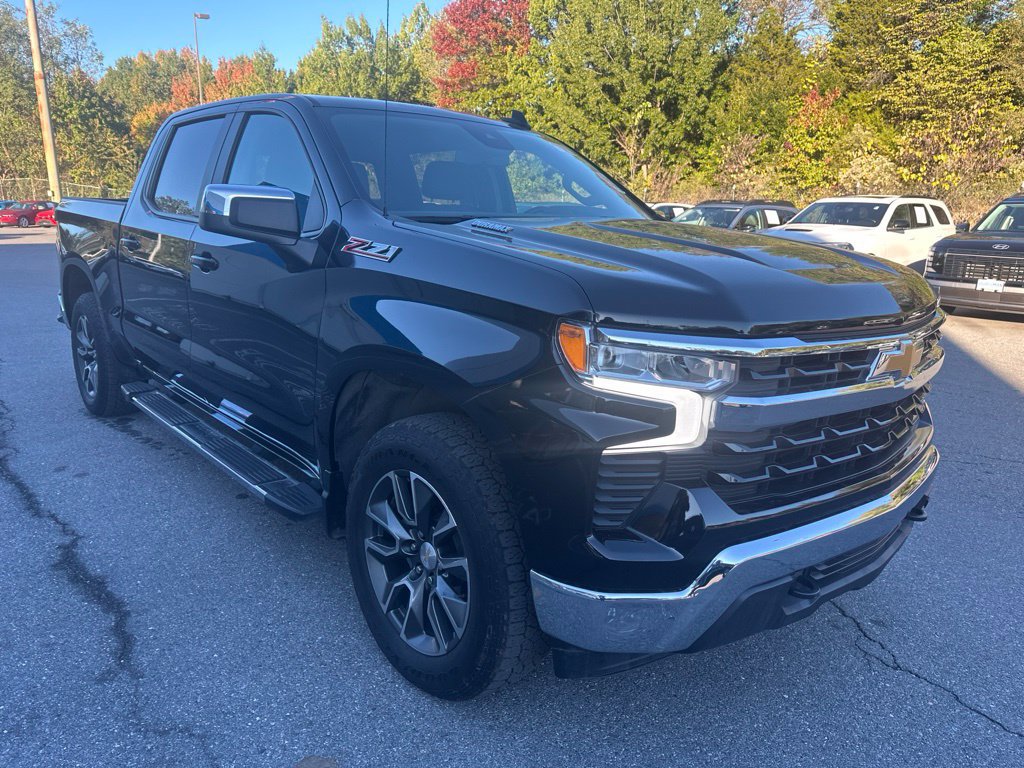 Used 2023 Chevrolet Silverado 1500 LT AWD/4WD image 3
