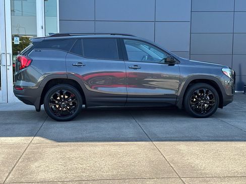Used 2020 GMC Terrain SLE w/ Elevation Edition AWD/4WD image 2