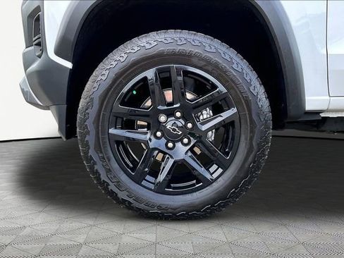 Used 2024 Chevrolet Colorado Trail Boss AWD/4WD image 21