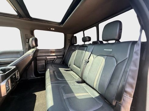 Used 2017 Ford F150 Platinum w/ Equipment Group 701A Luxury AWD/4WD image 4