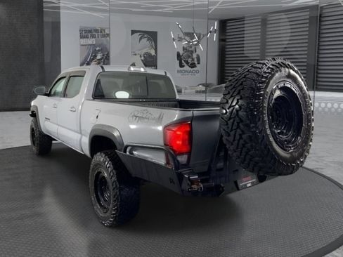 Used 2018 Toyota Tacoma TRD Off-Road w/ TRD Premium Off Road Package AWD/4WD image 7