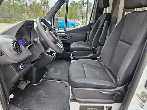 Used 2019 Mercedes-Benz Sprinter 144 image 15