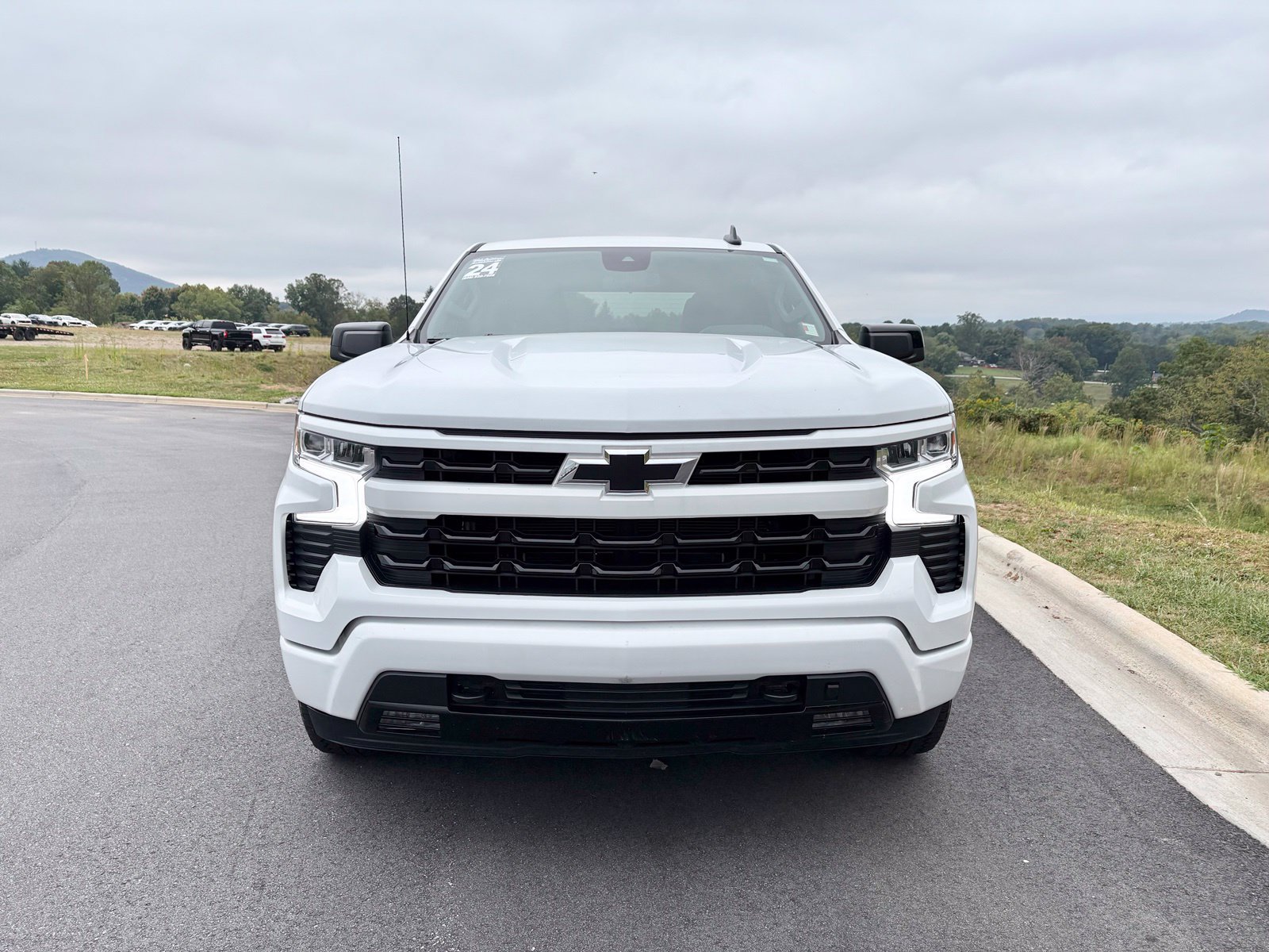 Used 2024 Chevrolet Silverado 1500 RST w/ Z71 Off-Road Package AWD/4WD image 2