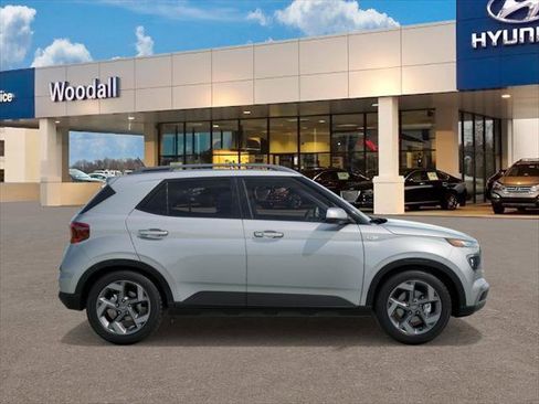 New 2025 Hyundai Venue SEL image 7