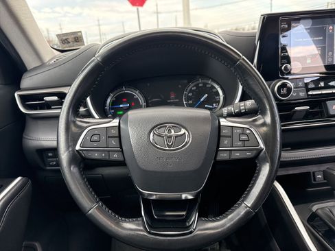 Used 2021 Toyota Highlander XLE image 21