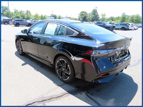Used 2026 Nissan Sentra SR w/ SR Premium Package FWD image 5