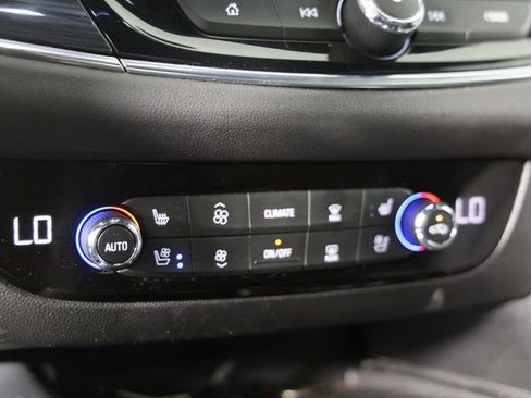 Used 2024 Buick Enclave Premium image 13