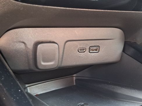 Certified 2024 Chevrolet Trax RS w/ Sunroof Package FWD image 23