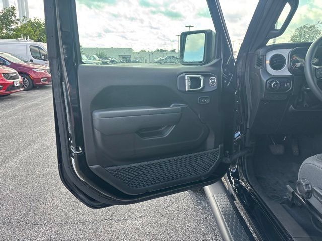 Used 2025 Jeep Wrangler Sport AWD/4WD image 14