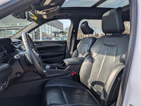 Used 2023 Jeep Grand Cherokee L Overland w/ Advanced Protech Group III image 17