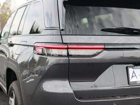 New 2026 Jeep Grand Cherokee Limited image 9