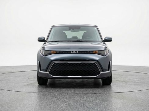Used 2025 Kia Soul LX w/ LX Technology Package image 2
