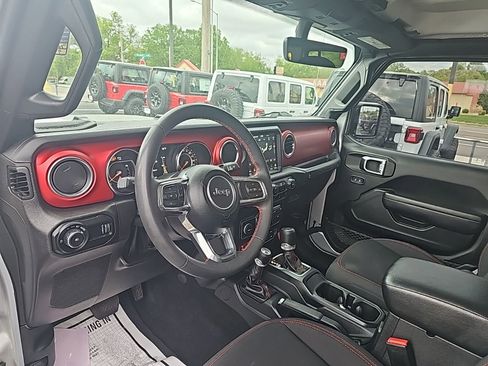 Used 2023 Jeep Wrangler Unlimited Rubicon AWD/4WD image 9
