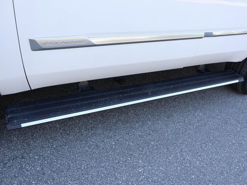 Used 2019 Cadillac Escalade Premium Luxury image 10