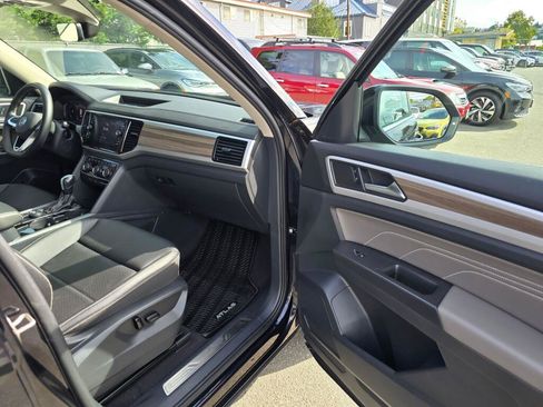 Used 2023 Volkswagen Atlas SEL AWD/4WD image 10