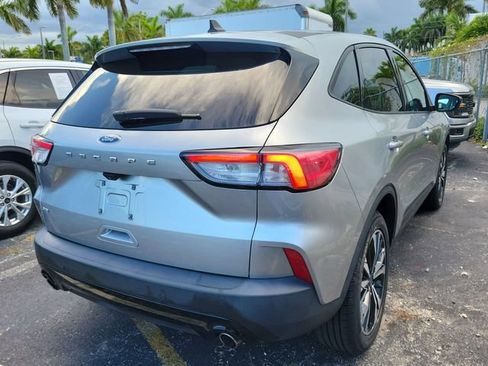 Used 2022 Ford Escape SE w/ SE Sport Appearance Package FWD image 3
