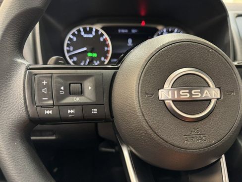 Used 2022 Nissan Rogue SV image 17