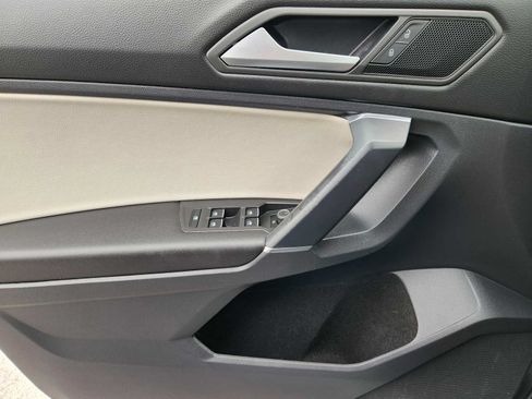 Used 2020 Volkswagen Tiguan SE w/ Panoramic Sunroof Package FWD image 21