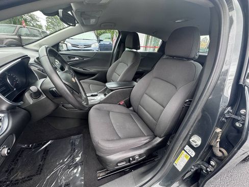 Used 2017 Chevrolet Malibu LT FWD image 10