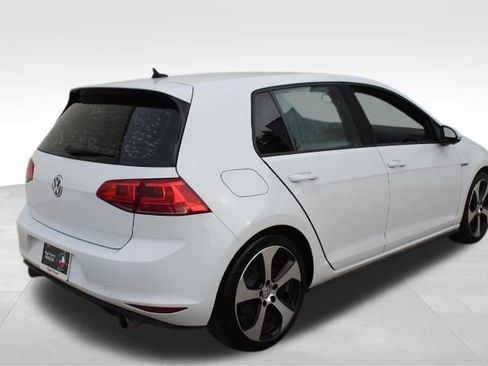 Used 2016 Volkswagen Golf S image 8