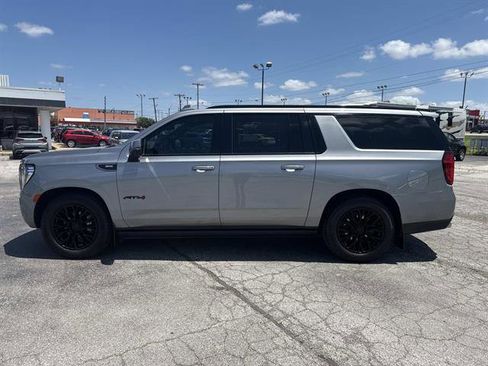 Used 2023 GMC Yukon XL AT4 AWD/4WD image 10