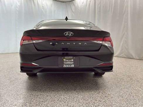 Used 2022 Hyundai Elantra SE FWD image 10
