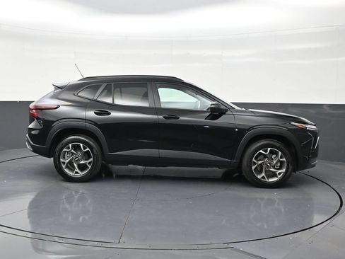 Used 2025 Chevrolet Trax LT FWD image 6