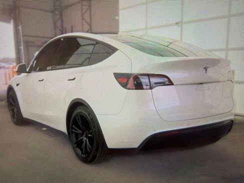 Used 2021 Tesla Model Y Long Range AWD/4WD image 3