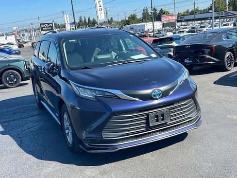 Used 2021 Toyota Sienna LE AWD/4WD image 5