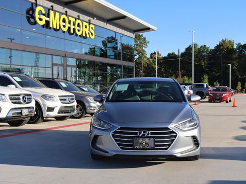Used 2017 Hyundai Elantra SE image 33